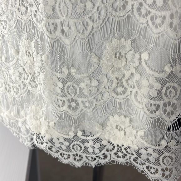 Lined lace tank, size medium - Picture 2 of 3